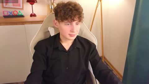 Snapshot of crisp1n chatting on 11/14/25, 07:01 Chris online show from 11/14/25, 07:01