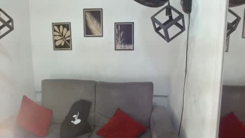 criss_zuri online show from 12/19/25, 12:23