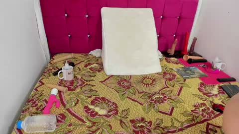 Snapshot of cristal_18xxx chatting on 01/25/25, 12:48 Cristal online show from 01/25/25, 12:48