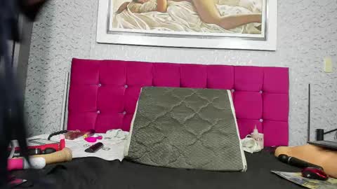 Snapshot of cristal_18xxx chatting on 09/10/25, 03:01 Cristal online show from 09/10/25, 03:01