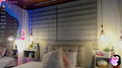 Snapshot of cristal__hot_1 chatting on 10/18/25, 04:15 Cristal online show from 10/18/25, 04:15