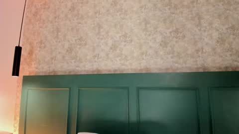 Snapshot of cristal_roberts_ chatting on 09/30/25, 01:27 Cristal online show from 09/30/25, 01:27