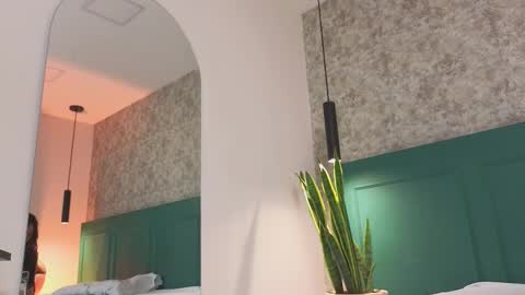 Snapshot of cristal_roberts_ chatting on 11/22/25, 01:43 Cristal online show from 11/22/25, 01:43