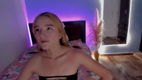 cristal_t2 online show from 04/17/26, 06:44