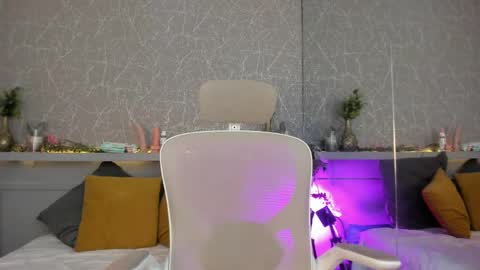 cristalbm_ online show from 05/18/26, 09:53