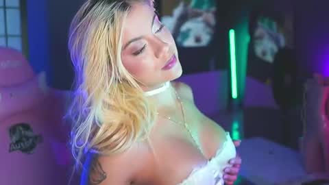 Laura online show from 12/21/25, 12:18