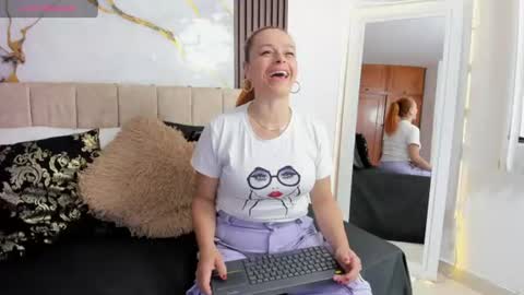 Snapshot of cristalwalker__ chatting on 07/09/26, 11:36 cristal walker online show from 07/09/26, 11:36