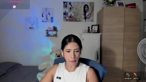 Snapshot of cristamunez chatting on 06/10/26, 02:12 veronika online show from 06/10/26, 02:12