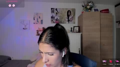 Snapshot of cristamunez chatting on 06/11/26, 01:05 veronika online show from 06/11/26, 01:05