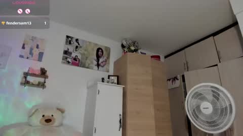 Snapshot of cristamunez chatting on 06/11/26, 02:53 veronika online show from 06/11/26, 02:53