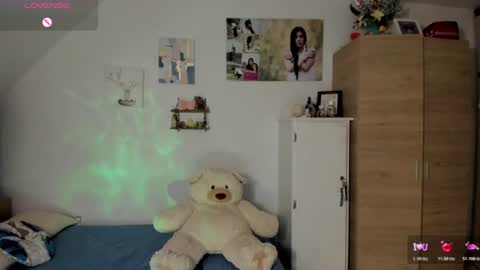 Snapshot of cristamunez chatting on 06/19/26, 03:55 veronika online show from 06/19/26, 03:55