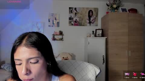 Snapshot of cristamunez chatting on 07/09/26, 03:32 veronika online show from 07/09/26, 03:32