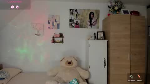 Snapshot of cristamunez chatting on 07/13/26, 03:53 veronika online show from 07/13/26, 03:53