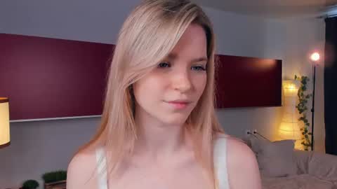 Snapshot of cristasires chatting on 06/15/26, 10:06 Cristas online show from 06/15/26, 10:06