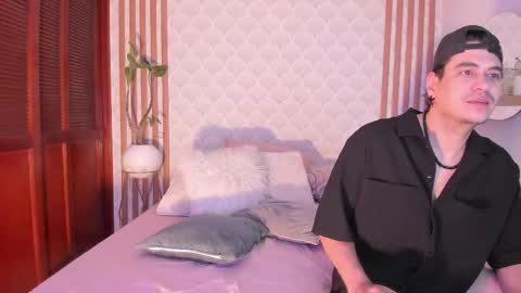 Snapshot of cristianblaze_pamelareal chatting on 10/26/25, 09:37 Cris Pame online show from 10/26/25, 09:37