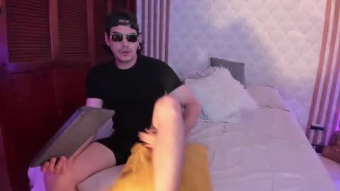 Snapshot of cristianblaze_pamelareal chatting on 12/15/25, 03:33 Cris Pame online show from 12/15/25, 03:33