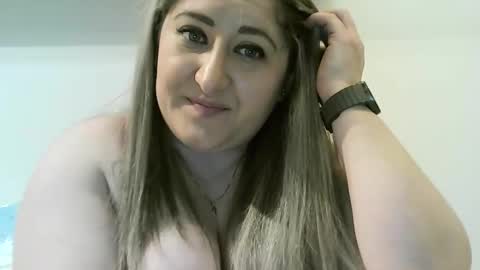 cristina20021991 online show from 03/10/25, 09:18