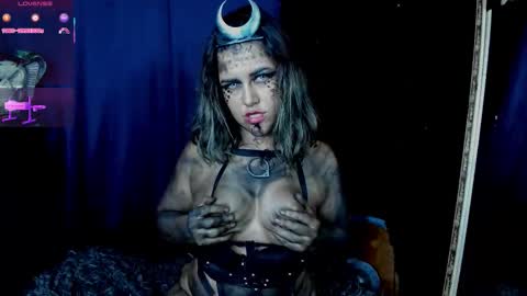 Cristina  online show from 10/28/25, 10:41