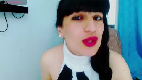 Snapshot of cristina_connor chatting on 09/22/25, 01:29 Cristina online show from 09/22/25, 01:29