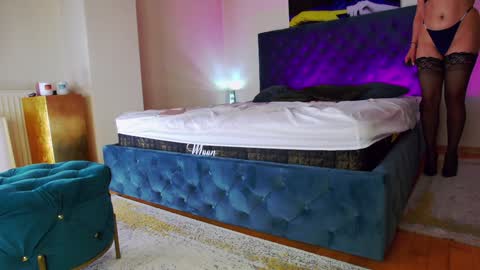 CristinaVinci online show from 01/28/25, 05:24