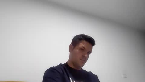 cristopher3042 online show from 01/04/25, 12:05