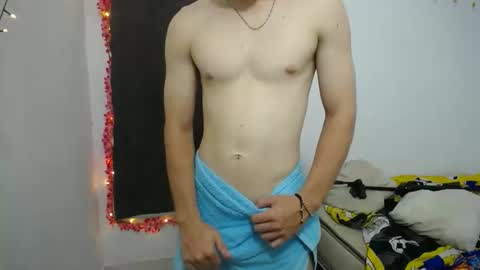 cristopher_2004 online show from 02/06/25, 09:06