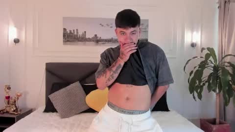 Cristopher online show from 05/01/26, 01:26