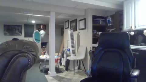 Snapshot of crm400 chatting on 09/27/25, 12:48 billybasement online show from 09/27/25, 12:48