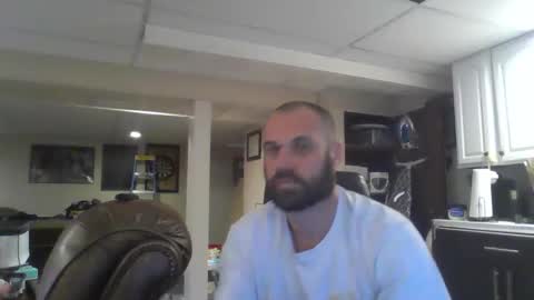 Snapshot of crm400 chatting on 10/26/25, 12:27 billybasement online show from 10/26/25, 12:27