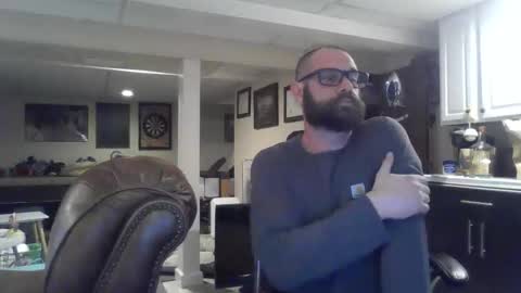 Snapshot of crm400 chatting on 12/17/25, 03:12 billybasement online show from 12/17/25, 03:12