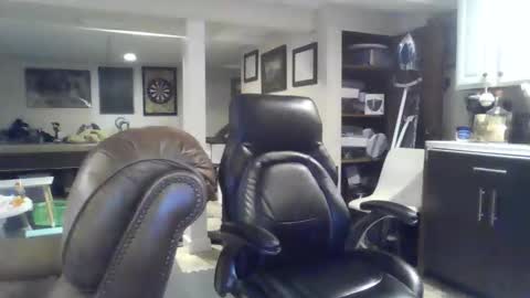 Snapshot of crm400 chatting on 12/19/25, 03:24 billybasement online show from 12/19/25, 03:24