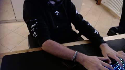 crocken_bisc online show from 12/20/25, 04:25