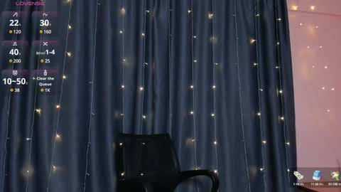 Snapshot of cross_the_line chatting on 01/12/25, 08:04 xx Amina xx online show from 01/12/25, 08:04