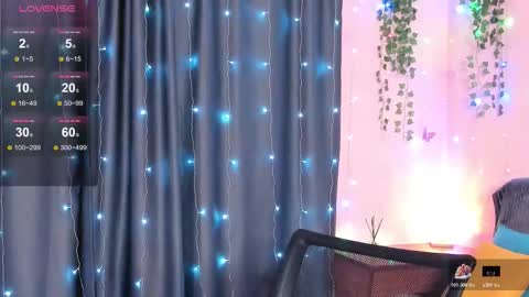 Snapshot of cross_the_line chatting on 11/26/25, 11:55 xx Amina xx online show from 11/26/25, 11:55