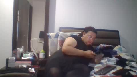 Snapshot of crossdresser64 chatting on 01/07/25, 01:17 Linda Cross online show from 01/07/25, 01:17