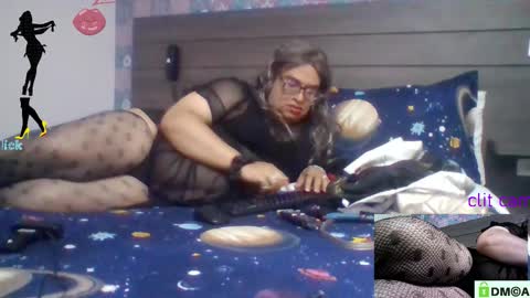 Snapshot of crossdresser64 chatting on 11/15/25, 03:52 Linda Cross online show from 11/15/25, 03:52