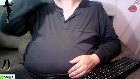 Snapshot of crossdresser64 chatting on 11/19/25, 02:00 Linda Cross online show from 11/19/25, 02:00