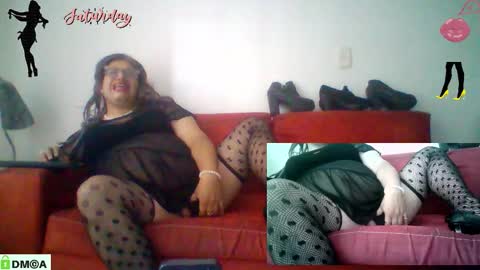 Snapshot of crossdresser64 chatting on 11/29/25, 07:17 Linda Cross online show from 11/29/25, 07:17