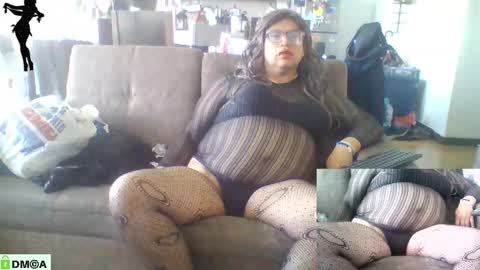 Snapshot of crossdresser64 chatting on 12/03/25, 04:16 Linda Cross online show from 12/03/25, 04:16