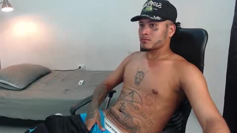 Snapshot of crow_black00 chatting on 09/23/25, 06:27 crow_black00 online show from 09/23/25, 06:27