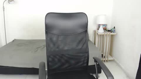 Snapshot of crow_black00 chatting on 09/27/25, 07:46 crow_black00 online show from 09/27/25, 07:46