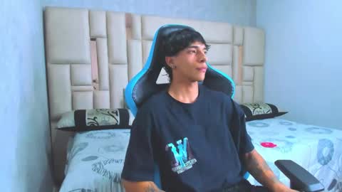 Snapshot of croy_myer chatting on 02/20/26, 07:43 Croy online show from 02/20/26, 07:43