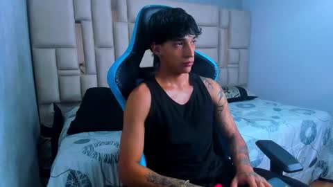 Snapshot of croy_myer chatting on 02/21/26, 04:02 Croy online show from 02/21/26, 04:02