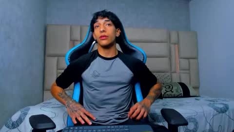 Snapshot of croy_myer chatting on 02/27/26, 05:40 Croy online show from 02/27/26, 05:40