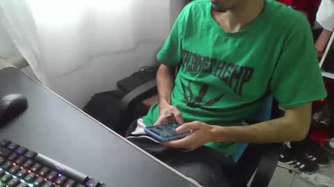 Snapshot of crudosoy chatting on 09/27/25, 04:01 Carlo online show from 09/27/25, 04:01