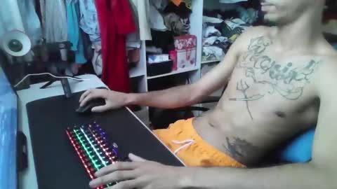 Snapshot of crudosoy chatting on 10/27/25, 04:22 Carlo online show from 10/27/25, 04:22