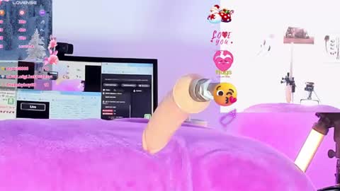 Snapshot of cruella_92 chatting on 12/28/24, 02:01 Mia online show from 12/28/24, 02:01