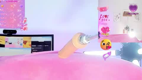 Snapshot of cruella_92 chatting on 11/27/25, 01:29 Mia online show from 11/27/25, 01:29