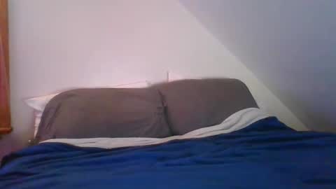 Snapshot of crush380 chatting on 12/18/25, 12:06 Crush380 online show from 12/18/25, 12:06