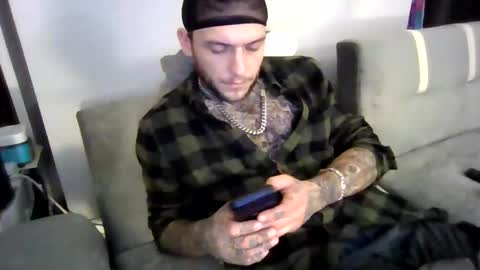 Snapshot of cruz815 chatting on 12/16/25, 11:43 cruz815 online show from 12/16/25, 11:43